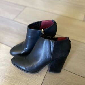 Tommy Hilfiger Black Ankle Boots Sleek Design